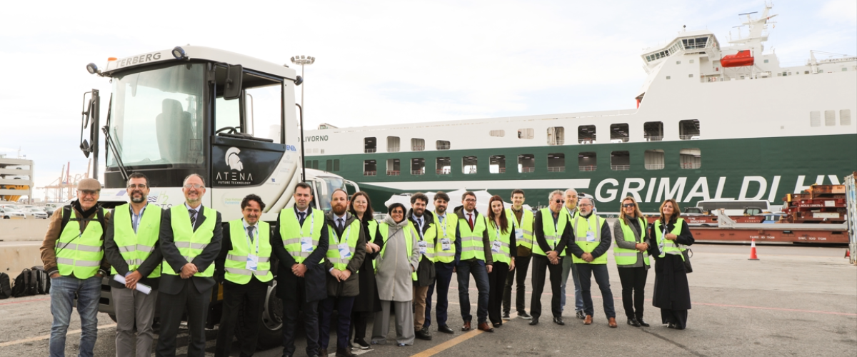 Hydrogen-powered tractor debuts at Grimaldi Group’s Valencia terminal